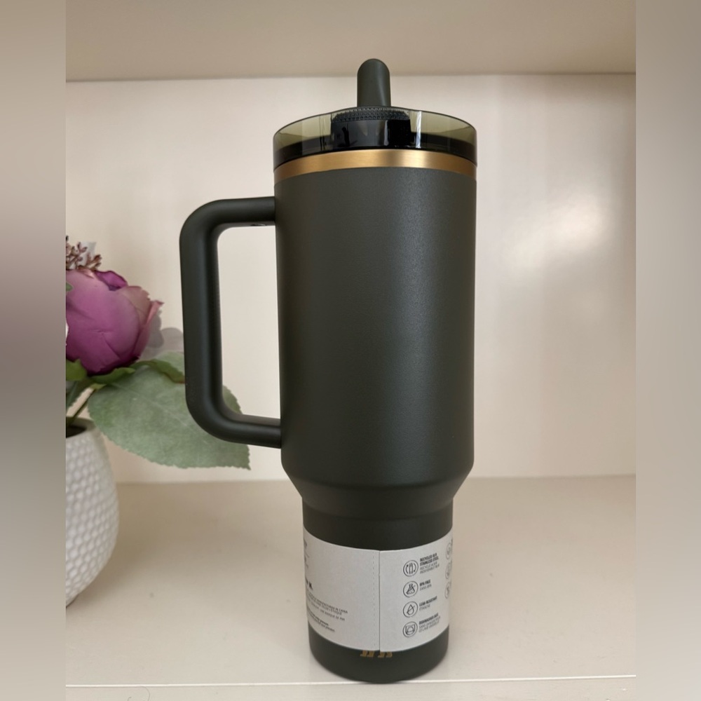 🎉LAST PIECE🎉Stanley 40oz. Quencher Protour Flipstraw Tumbler Cypress - Picture 2 of 8
